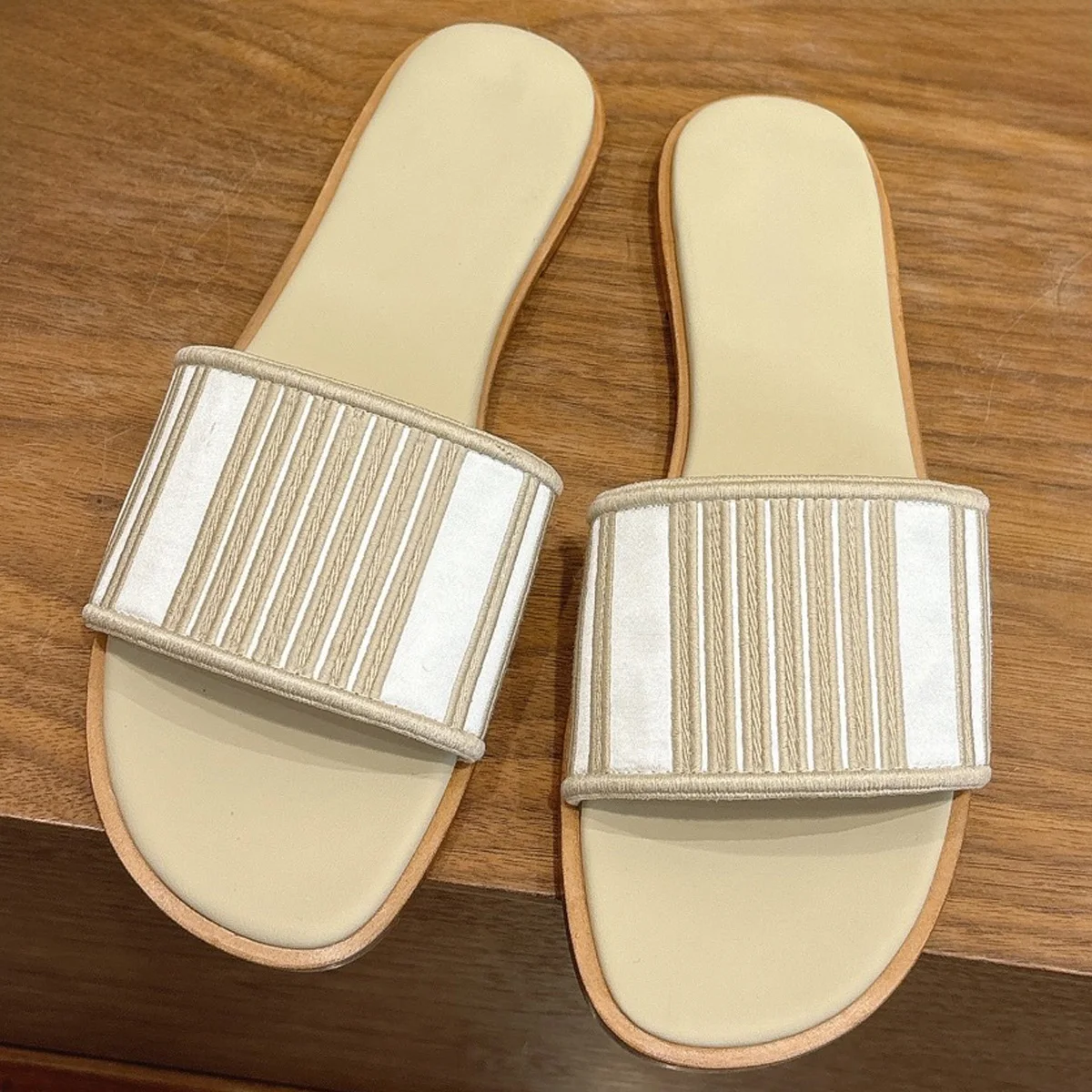 2026 Women's Striped Embroidered Square Toe Slide Sandals, Comfortable Slip-Ons for Summer & Casual Wear YYT25080383
2026 Women's Striped Embroidered Square Toe Slide Sandals, Comfortable Slip-Ons for Summer & Casual Wear YYT25080383