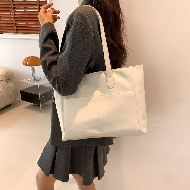 Trendy Solid Color Tote Shoulder Bag High-end Texture Fashion Shoulder Bag Versatile Work Commuting Women's Shoulder Tote Bag
Trendy Solid Color Tote Shoulder Bag High-end Texture Fashion Shoulder Bag Versatile Work Commuting Women's Shoulder Tote Bag