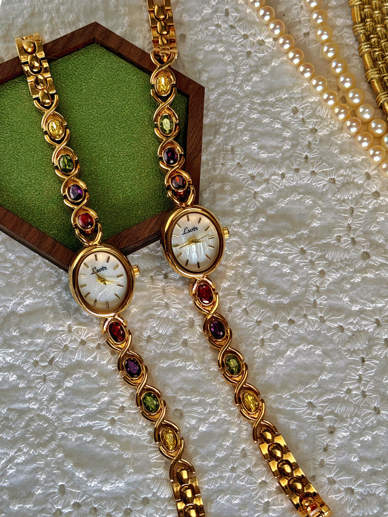 1 new high-end color tourmaline gemstone rhinestone inlaid luxury elegant fashion ladies watch oval mother-of-pearl dial.
1 new high-end color tourmaline gemstone rhinestone inlaid luxury elegant fashion ladies watch oval mother-of-pearl dial.