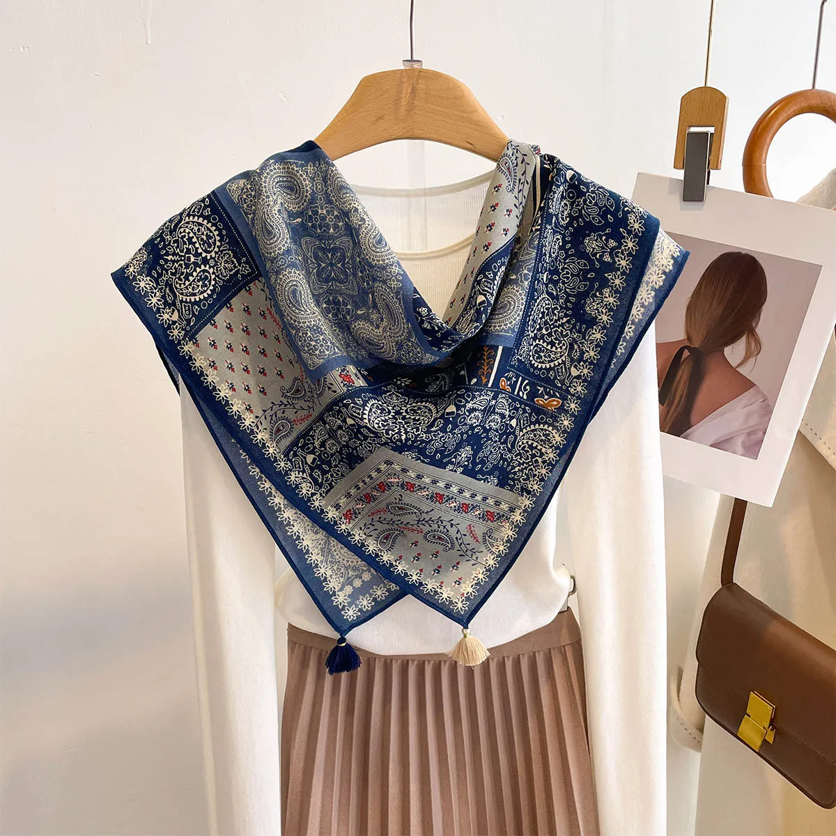Silk Scarf Women Vintage Paisley Print Shawl Wrap Beach Sunscreen Scarves Bandana Foulard Hijab New Luxury Tassel Pendant Poncho
Silk Scarf Women Vintage Paisley Print Shawl Wrap Beach Sunscreen Scarves Bandana Foulard Hijab New Luxury Tassel Pendant Poncho