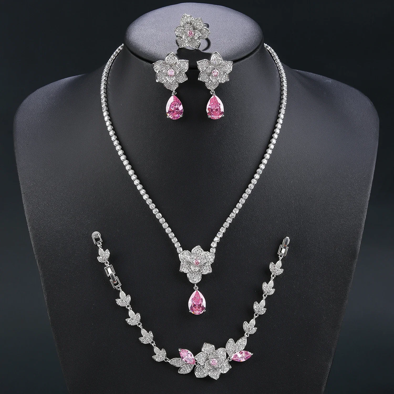 New 4-piece Cubic Zirconia Simple Flower Necklace Earrings Bracelet Ring Set Bridal Wedding Dance Accessories CN10686F
New 4-piece Cubic Zirconia Simple Flower Necklace Earrings Bracelet Ring Set Bridal Wedding Dance Accessories CN10686F