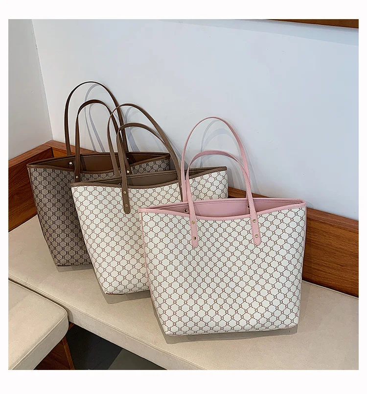 Luxury High Capacity Handbag Tote Female 2023 Pu Leather Shoulder Bag for Women Brand Designer Striped Shopper Bags 2 Pcs Set
Luxury High Capacity Handbag Tote Female 2023 Pu Leather Shoulder Bag for Women Brand Designer Striped Shopper Bags 2 Pcs Set