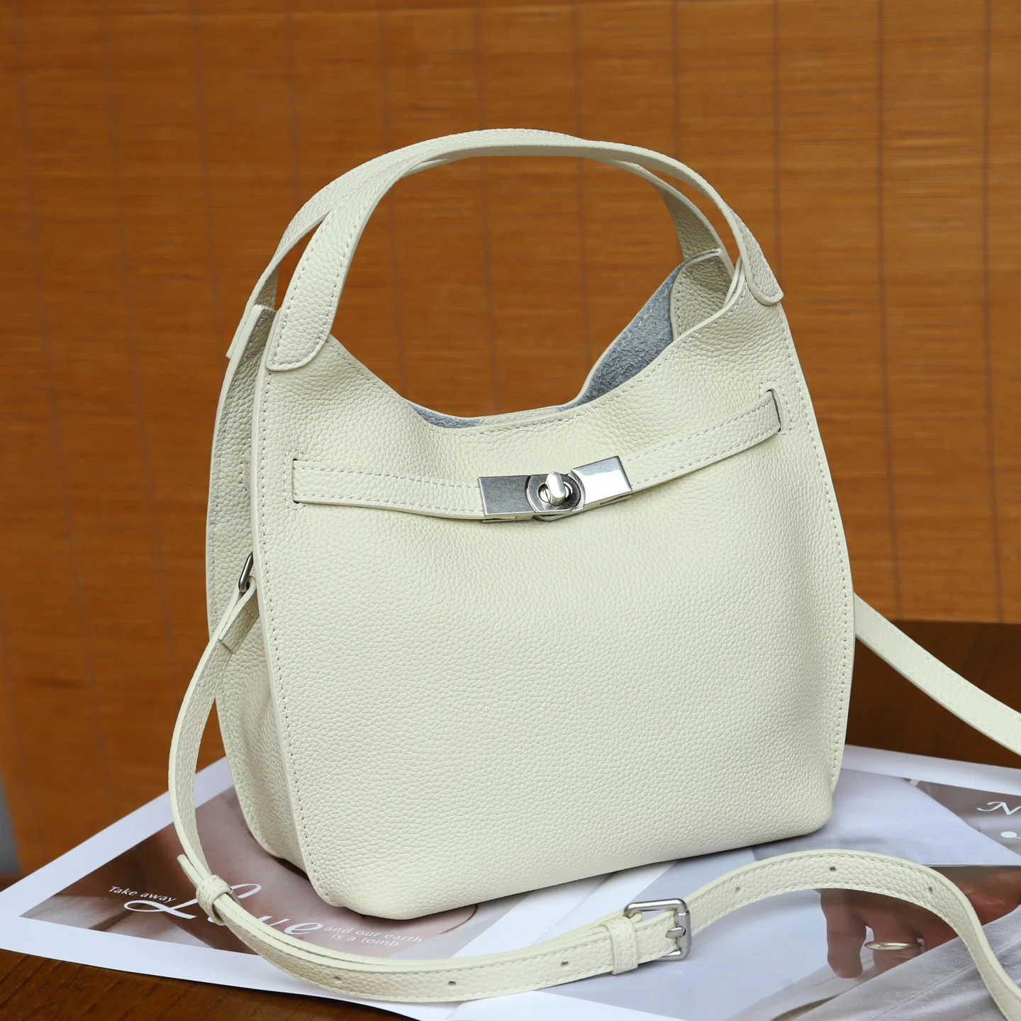 Genuine Grade Cow Leather Women's Shoulder Crossbody Bag Luxury Designer Brand Cowhide Ladies Small Handbag for Woman Bucket Bag
Genuine Grade Cow Leather Women's Shoulder Crossbody Bag Luxury Designer Brand Cowhide Ladies Small Handbag for Woman Bucket Bag