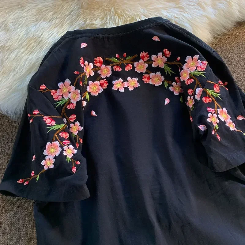 Niche high-end design heavy embroidery floral T-shirt tops for men and women summer loose chic couple short-sleeved T-shirt ins
Niche high-end design heavy embroidery floral T-shirt tops for men and women summer loose chic couple short-sleeved T-shirt ins