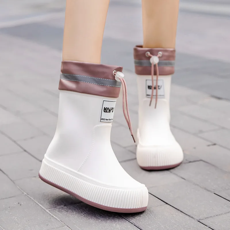Women's Short Tube Rain Boots Tied Mouth Outdoor Anti-slip Warmth EVA Material Spring Autumn Seasonal Use PVC Help Surface
Women's Short Tube Rain Boots Tied Mouth Outdoor Anti-slip Warmth EVA Material Spring Autumn Seasonal Use PVC Help Surface