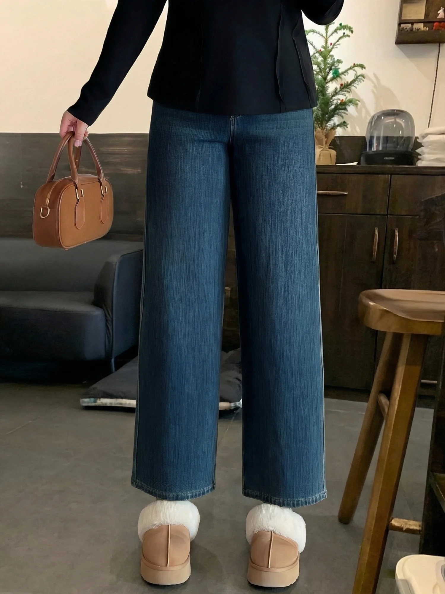 Джинсы с высокой талией на флисовой подкладке для полных женщин, прямые, теплые, зимние, модные, для повседневной носки, из смесового хлопка
Джинсы с высокой талией на флисовой подкладке для полных женщин, прямые, теплые, зимние, модные, для повседневной носки, из смесового хлопка