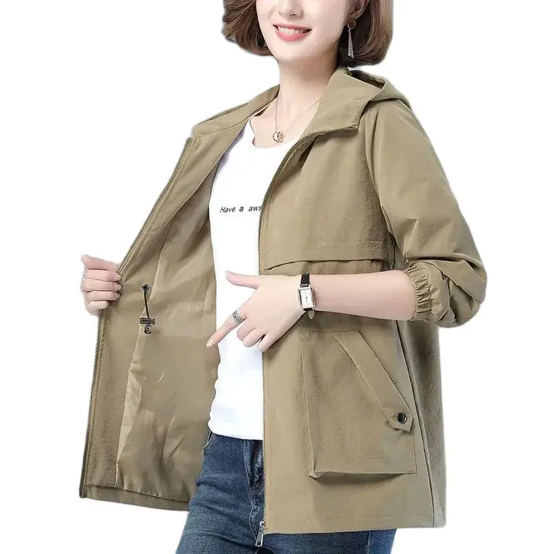 Pocket Outwear Women Spring Autumn 2024 New Khaki Hooded Trench Coat Mother Fashion Plus Size 4XL Windbreaker Coat Female
Pocket Outwear Women Spring Autumn 2024 New Khaki Hooded Trench Coat Mother Fashion Plus Size 4XL Windbreaker Coat Female