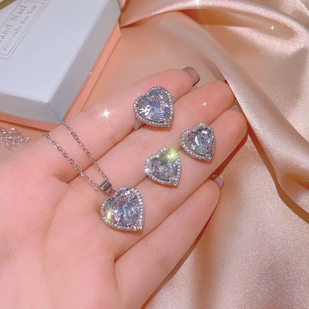 2022 New Product Peach Heart White Zircon Love Necklace Set Retro Personality Stud Earrings Three-piece Birthday Party Jewelry
2022 New Product Peach Heart White Zircon Love Necklace Set Retro Personality Stud Earrings Three-piece Birthday Party Jewelry