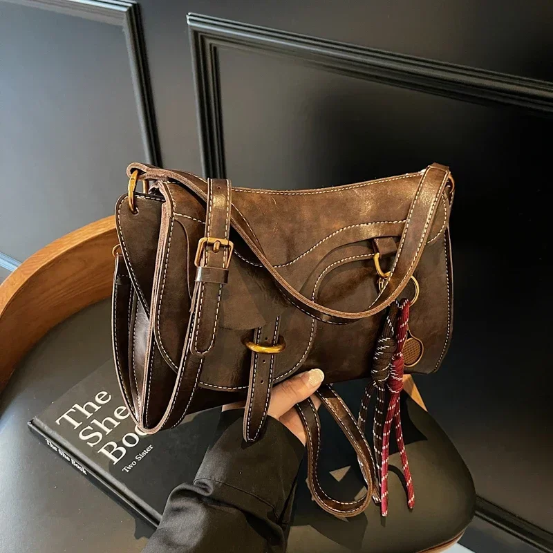 PU Hasp Buckle Crossbody Bag New Product Solid Color Ladies Bags on Sale 2025 Fashion Trend Solid Sewing Shoulder Bags
PU Hasp Buckle Crossbody Bag New Product Solid Color Ladies Bags on Sale 2025 Fashion Trend Solid Sewing Shoulder Bags