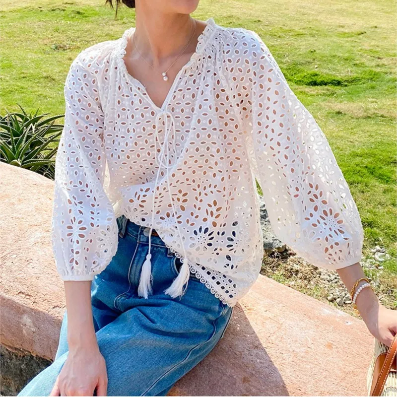 Luxury Designer Hollow Embroidery Tops Holiday Boho Women Blusas Blouses Lace Up V-Neck Long Sleeves Bohemian Solid Shirts
Luxury Designer Hollow Embroidery Tops Holiday Boho Women Blusas Blouses Lace Up V-Neck Long Sleeves Bohemian Solid Shirts