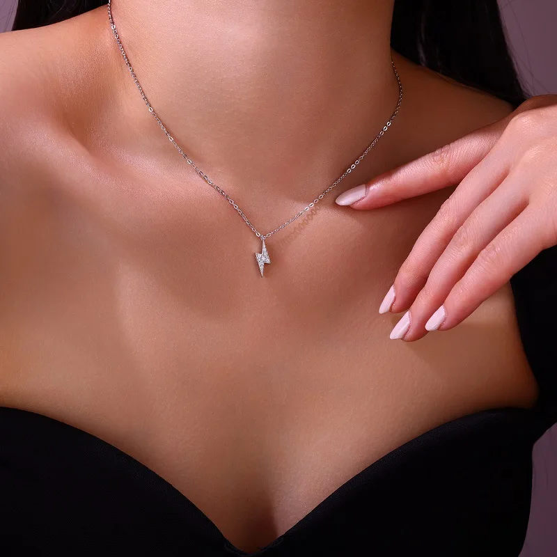 M-JAJA Moissanite Flashing Lightning Pendant Necklace for Women 18K Gold Plated S925 Sterling Silver Diamond Chain Fine Jewelry
M-JAJA Moissanite Flashing Lightning Pendant Necklace for Women 18K Gold Plated S925 Sterling Silver Diamond Chain Fine Jewelry