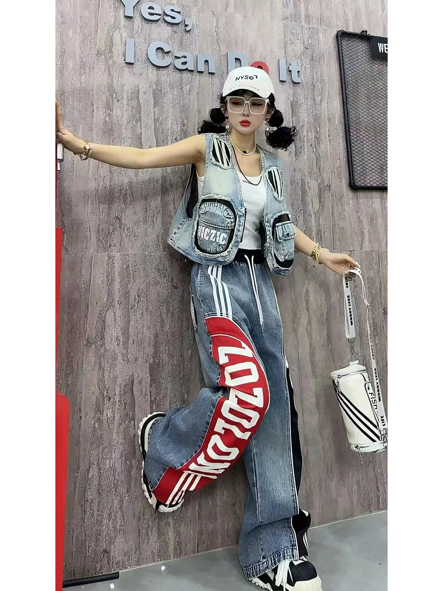 Trendy Retro Denim Embroidered Lettering Women's Fashion Set Summer 2026 Elastic Waist Long Pants Cotton Vest Casual Wear
Trendy Retro Denim Embroidered Lettering Women's Fashion Set Summer 2026 Elastic Waist Long Pants Cotton Vest Casual Wear