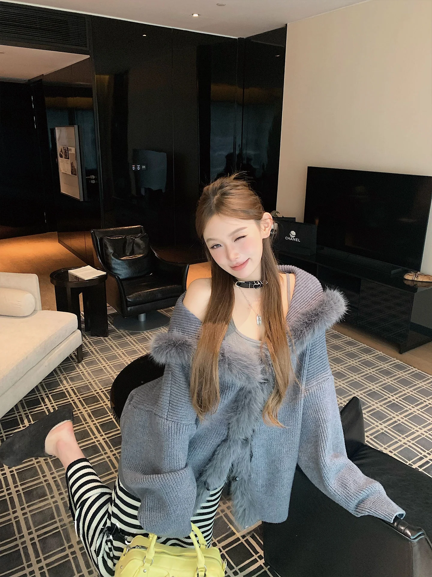 Warm Knitted Cardigan Women's Loose Large Fur Collar Casual Sle Long Sve Coat Stand Version Online Exclusive Okaaay M...
Warm Knitted Cardigan Women's Loose Large Fur Collar Casual Sle Long Sve Coat Stand Version Online Exclusive Okaaay M...