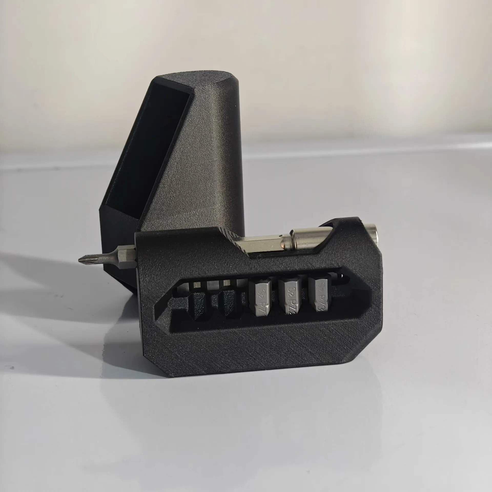 Hoverhy Custom 3D Printed EDC Bit Organizer - Magnetic Portable Screwdriver Bit Storage for Bike, Car & Daily Carry
Hoverhy Custom 3D Printed EDC Bit Organizer - Magnetic Portable Screwdriver Bit Storage for Bike, Car & Daily Carry