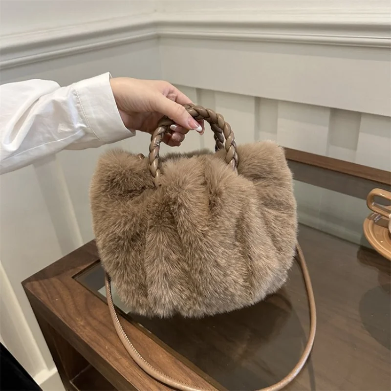 Chic-classy 2025 New Ladies Luxury Brand Leather Hand Bag Famous Designer Popular Classic Casual
Chic-classy 2025 New Ladies Luxury Brand Leather Hand Bag Famous Designer Popular Classic Casual