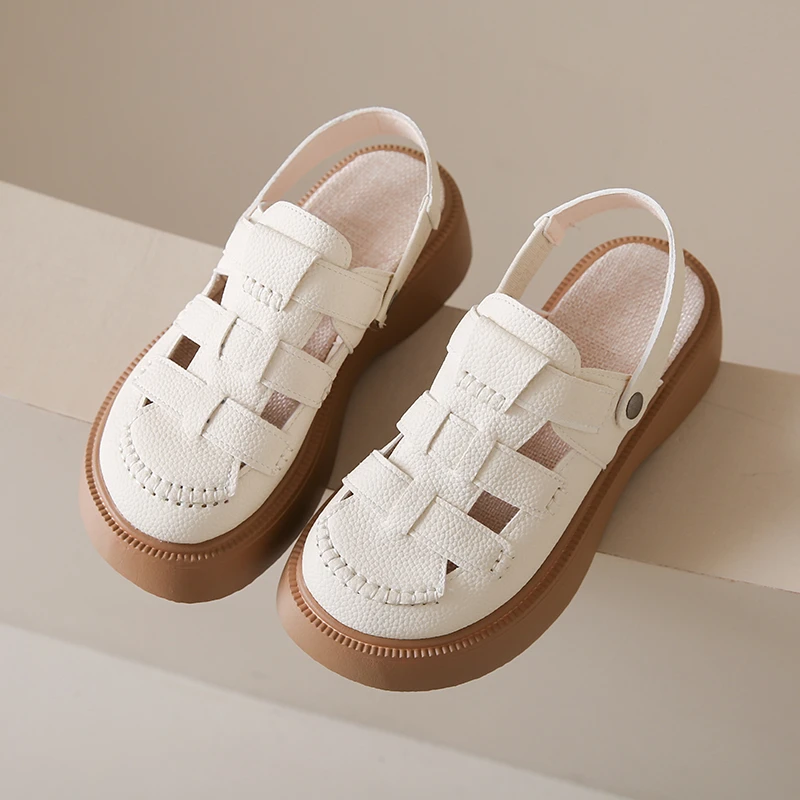 Новые высококачественные женские сандалии ручной работы на плоской подошве, повседневный и универсальный стиль и клетчатая пряжка.
Новые высококачественные женские сандалии ручной работы на плоской подошве, повседневный и универсальный стиль и клетчатая пряжка.