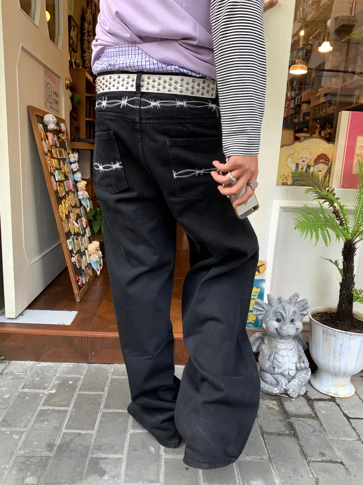 American High Street Thistle Embroidery Black Original Jeans Men's Micro Flared Straight Leg Clean Fit Long Pants
American High Street Thistle Embroidery Black Original Jeans Men's Micro Flared Straight Leg Clean Fit Long Pants