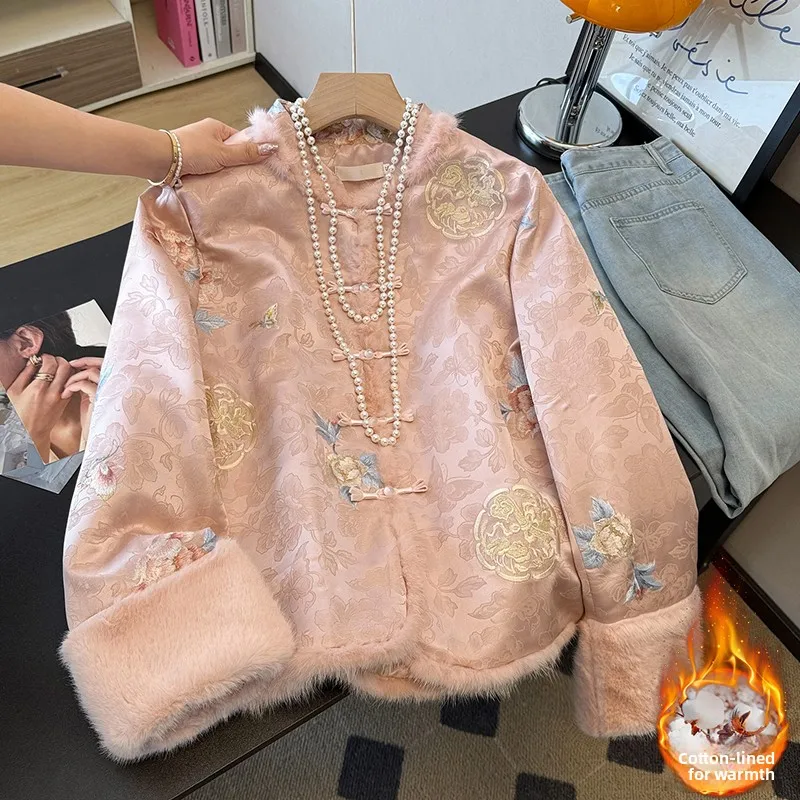 Warmth Outerwear Embroidered Satin Collar Button Cotton Filled Stand Collar Patchwork Fur Trimmed Chinese Sle Tang Costume
Warmth Outerwear Embroidered Satin Collar Button Cotton Filled Stand Collar Patchwork Fur Trimmed Chinese Sle Tang Costume