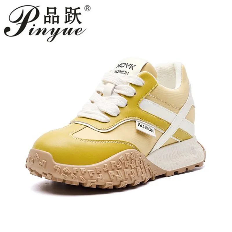 Женские массивные кроссовки из коровьей замши высотой 7,5 см, осенние модные повседневные туфли на танкетке на платформе, размеры 34-40
Женские массивные кроссовки из коровьей замши высотой 7,5 см, осенние модные повседневные туфли на танкетке на платформе, размеры 34-40