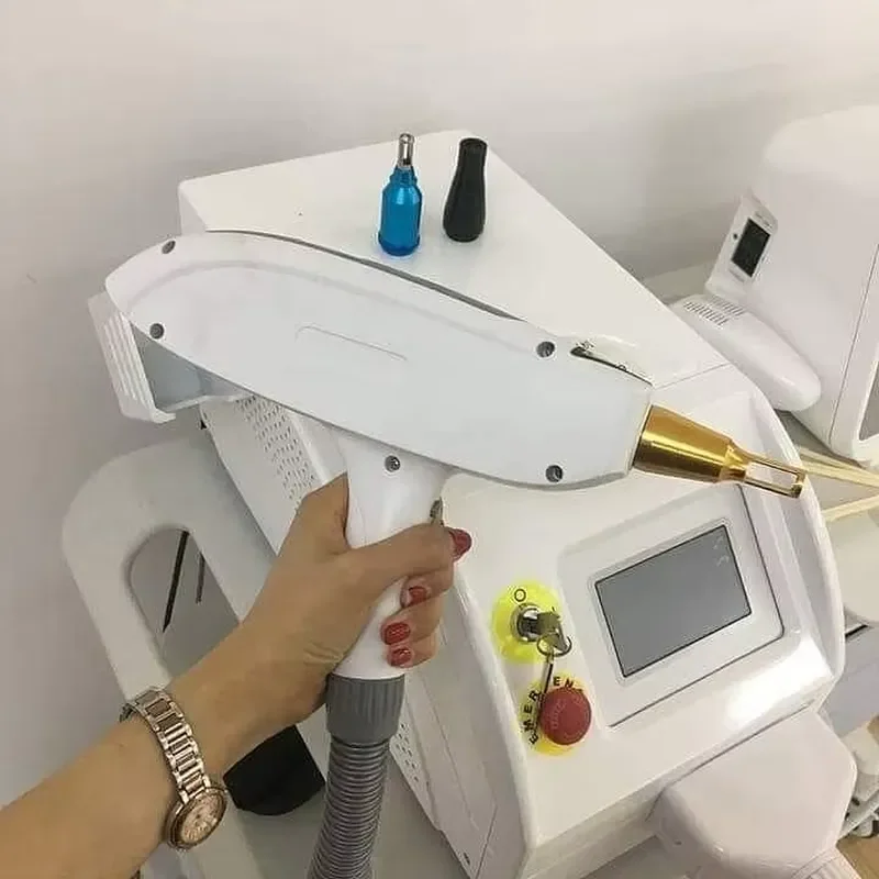 Portable Q-switch Nd Yag La ser Tattoo Carbon Peeling Whting Machine With 1064nm and 532nm Treatment Head
Portable Q-switch Nd Yag La ser Tattoo Carbon Peeling Whting Machine With 1064nm and 532nm Treatment Head