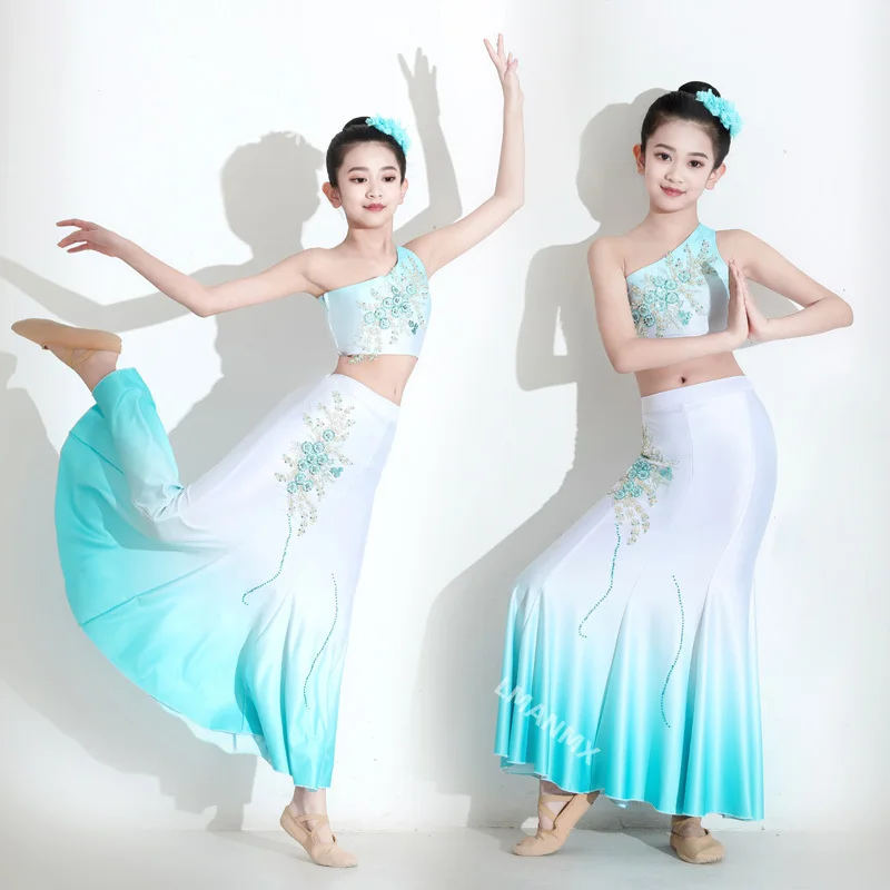 2026 Children's Dai Dance Costume Peacock Dance Fighting Hat Dance Children's Xishuangbanna Ethnic Performance Costume
2026 Children's Dai Dance Costume Peacock Dance Fighting Hat Dance Children's Xishuangbanna Ethnic Performance Costume