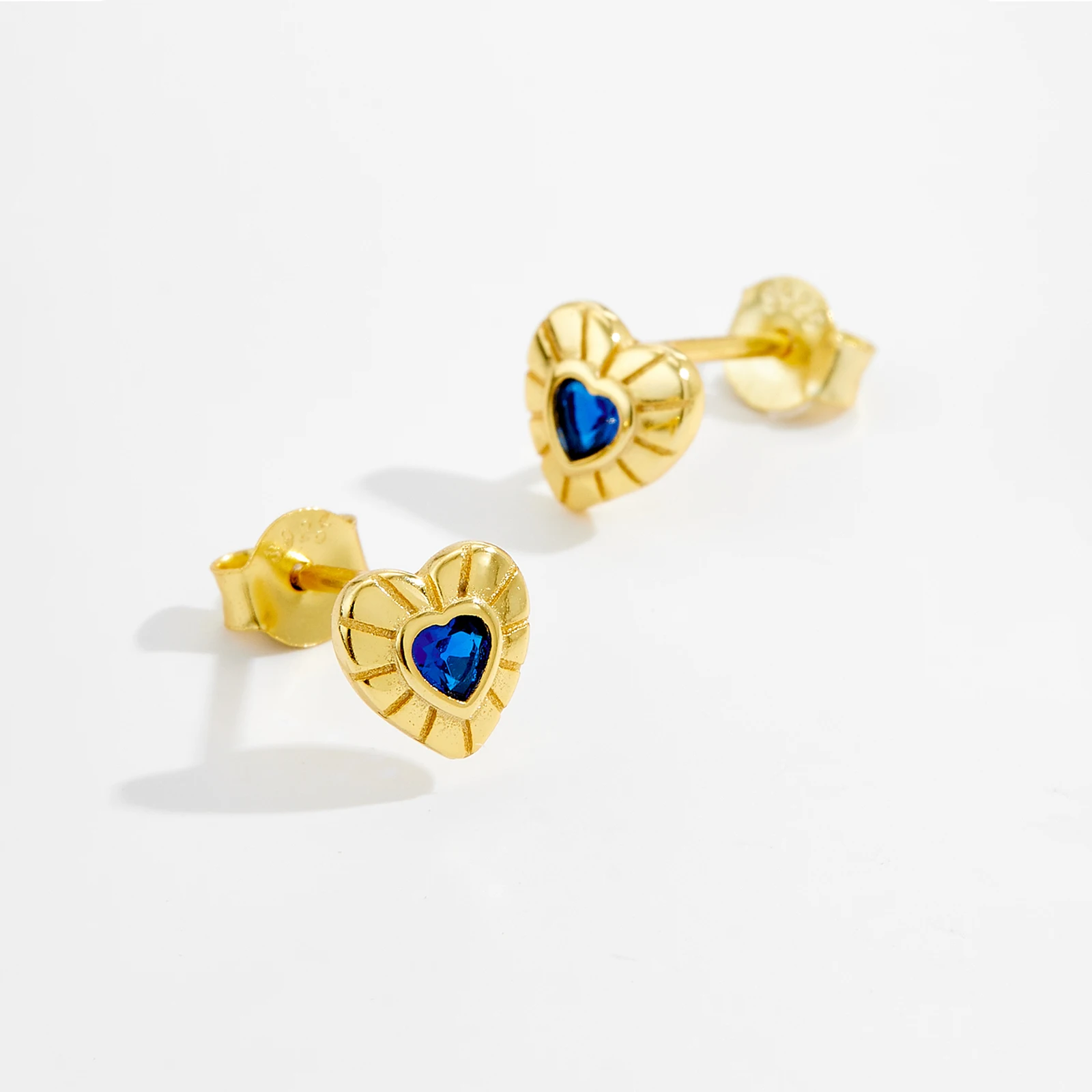 VEWANT 925 Sterling Silver Gold Heart Stud Earrings with Blue Zircon Chic Romantic Women Daily Vintage Jewelry Gift
VEWANT 925 Sterling Silver Gold Heart Stud Earrings with Blue Zircon Chic Romantic Women Daily Vintage Jewelry Gift