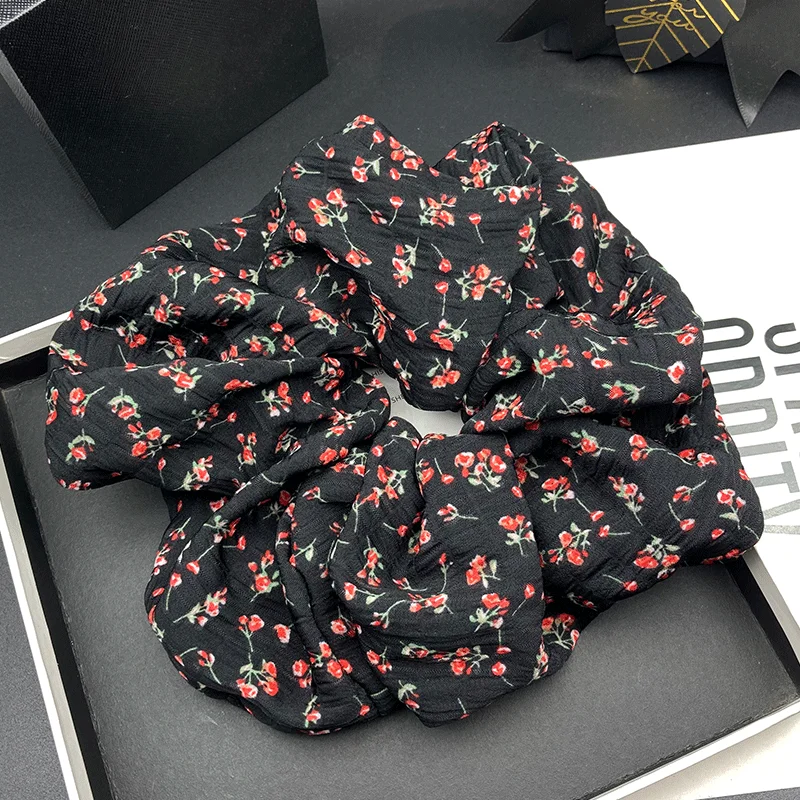 New Korean style black floral large intestine headband for women with a sense of luxury and elegant temperament, large size hair
New Korean style black floral large intestine headband for women with a sense of luxury and elegant temperament, large size hair