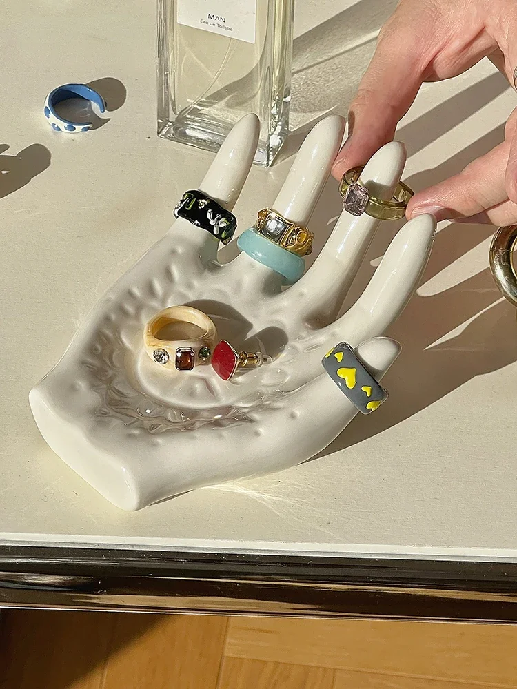 Palm Shaped Ring Collection Storage Rack Ceramic Ornaments Display Rack Art Desktop Decoration Knickknacks Candle Tray Decor
Palm Shaped Ring Collection Storage Rack Ceramic Ornaments Display Rack Art Desktop Decoration Knickknacks Candle Tray Decor
