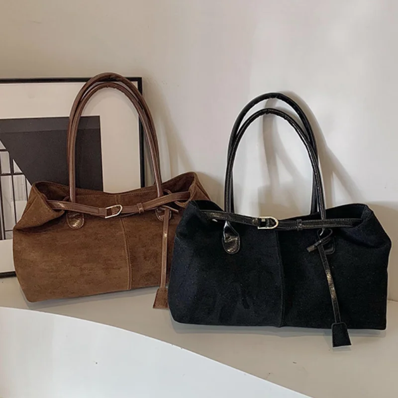 Classic Retro Shoulder Bag Luxury Brand Design High-grade Frosted Casual Commuting All-match Large Capacity Hand-held Tote Bag
Classic Retro Shoulder Bag Luxury Brand Design High-grade Frosted Casual Commuting All-match Large Capacity Hand-held Tote Bag