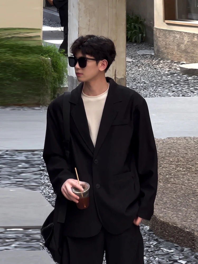 Мужской повседневный костюм Ele: пиджак с острым лацканом и застежкой на одну пуговицу, из высококачественного полиэфирного волокна, устойчивого к сминанию
Мужской повседневный костюм Ele: пиджак с острым лацканом и застежкой на одну пуговицу, из высококачественного полиэфирного волокна, устойчивого к сминанию