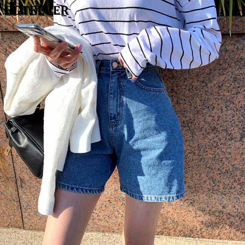 BGTEEVER Vintage Single Button Straight Denim Shorts for Women Summer Casual High Waist Pockets Ladies Wide Leg Jeans Shorts
BGTEEVER Vintage Single Button Straight Denim Shorts for Women Summer Casual High Waist Pockets Ladies Wide Leg Jeans Shorts