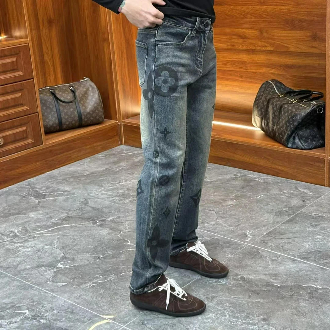 Высококачественные американские ретро-джинсы с принтом, прямого кроя, для мужчин, осенне-зимние, модные, городские, свободного кроя, антибактериальные
Высококачественные американские ретро-джинсы с принтом, прямого кроя, для мужчин, осенне-зимние, модные, городские, свободного кроя, антибактериальные