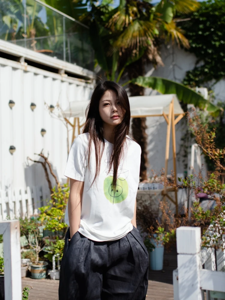 Женская хлопковая футболка свободного кроя White Daisy с коротким рукавом, тонким принтом, летняя модная повседневная модель с круглым вырезом
Женская хлопковая футболка свободного кроя White Daisy с коротким рукавом, тонким принтом, летняя модная повседневная модель с круглым вырезом