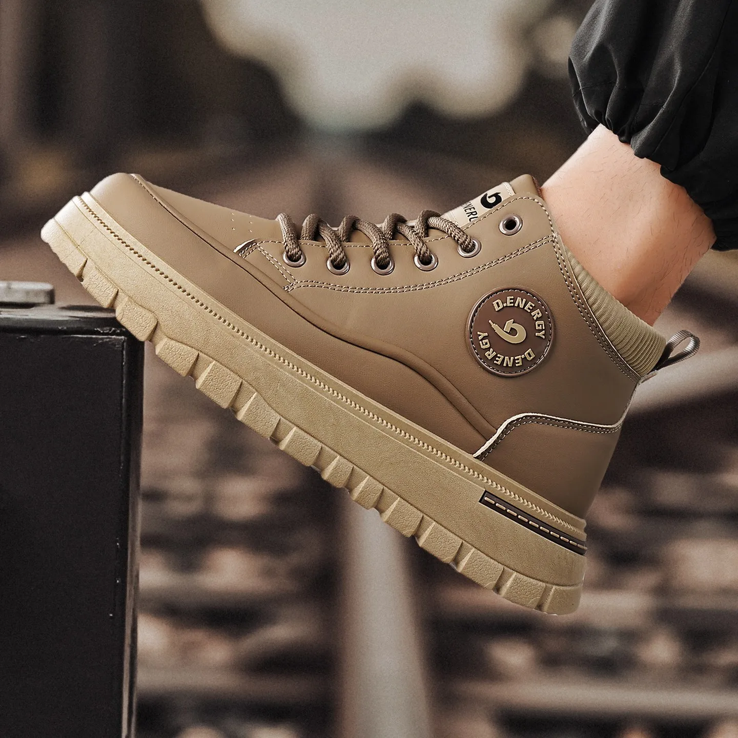 Осень-зима 2025: новые мужские кожаные кроссовки средней высоты | Универсальная износостойкая рабочая повседневная обувь на толстой подошве в британском стиле
Осень-зима 2025: новые мужские кожаные кроссовки средней высоты | Универсальная износостойкая рабочая повседневная обувь на толстой подошве в британском стиле