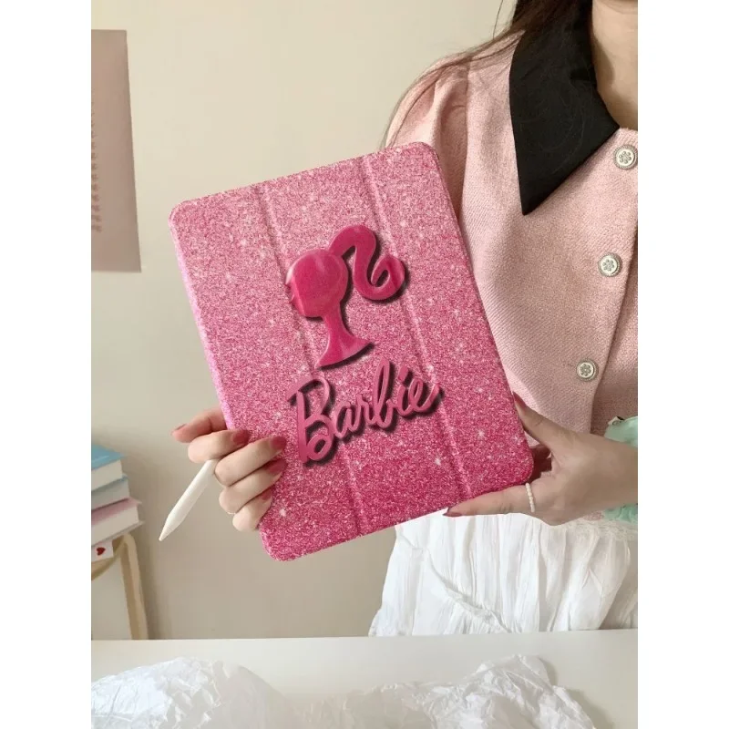 Модный чехол Барби для iPad Pro, iPad 5, 6, 7, 8, 9, умный чехол с держателем для карандашей, защитный чехол с полным покрытием на 360 градусов, сумки, чехол, аксессуары, подставка
Модный чехол Барби для iPad Pro, iPad 5, 6, 7, 8, 9, умный чехол с держателем для карандашей, защитный чехол с полным покрытием на 360 градусов, сумки, чехол, аксессуары, подставка