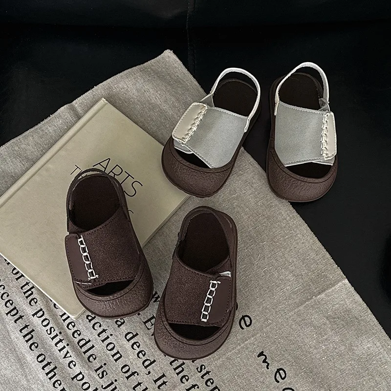 2025 Summer New Children Casual Sandals for Boys Fashion Korean Style Soft Bottom Non-slip Veratile Anti-kick Cool Beach Shoes
2025 Summer New Children Casual Sandals for Boys Fashion Korean Style Soft Bottom Non-slip Veratile Anti-kick Cool Beach Shoes