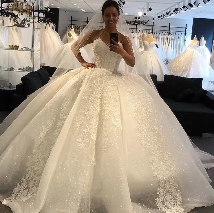 Customize Luxury Sweetheart sleeveless Wedding Dresses Shiny Tulle Lace Appliques Princess Wedding Gown Vestido De Novia
Customize Luxury Sweetheart sleeveless Wedding Dresses Shiny Tulle Lace Appliques Princess Wedding Gown Vestido De Novia
