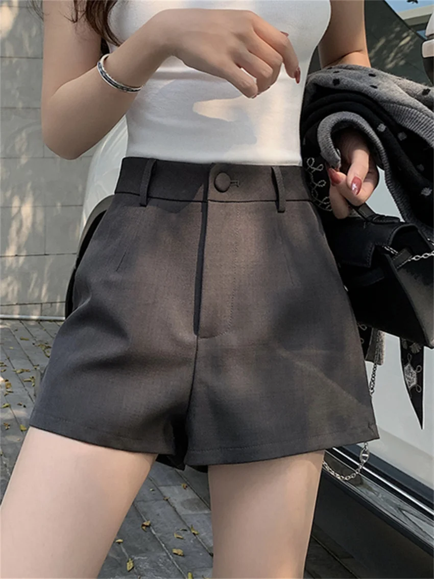 Alien Kitty 2024 New Solid Shorts Women Wide Leg Low Waist Loose Daily Fashion Slim Casual All Match Minimalist Streetwear
Alien Kitty 2024 New Solid Shorts Women Wide Leg Low Waist Loose Daily Fashion Slim Casual All Match Minimalist Streetwear