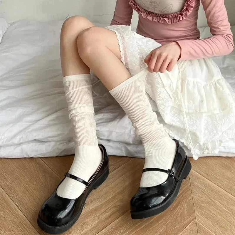 Женские летние и осенние тонкие носки средней длины, удобные и дышащие, однотонные, простые, с вертикальными полосками, модные.
Женские летние и осенние тонкие носки средней длины, удобные и дышащие, однотонные, простые, с вертикальными полосками, модные.