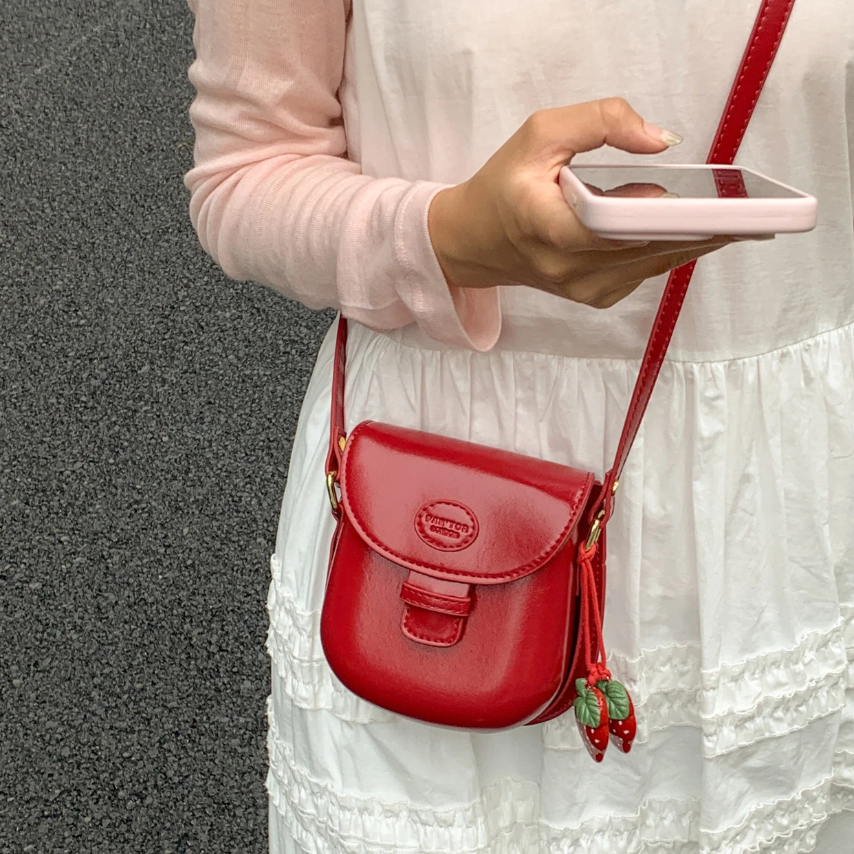 Женские милые сумки через плечо из искусственной кожи с однотонным клапаном, мини-сумки-мессенджеры, женские повседневные сумки из мягкой кожи под мышками, женская сумка для телефона
Женские милые сумки через плечо из искусственной кожи с однотонным клапаном, мини-сумки-мессенджеры, женские повседневные сумки из мягкой кожи под мышками, женская сумка для телефона