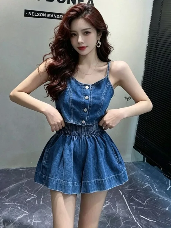Summer 2026 Unique Strap Slimming Sexy Top Vest Denim Shorts Set Women's Fashion Breathable Short Sleeve round Neck High Waist
Summer 2026 Unique Strap Slimming Sexy Top Vest Denim Shorts Set Women's Fashion Breathable Short Sleeve round Neck High Waist
