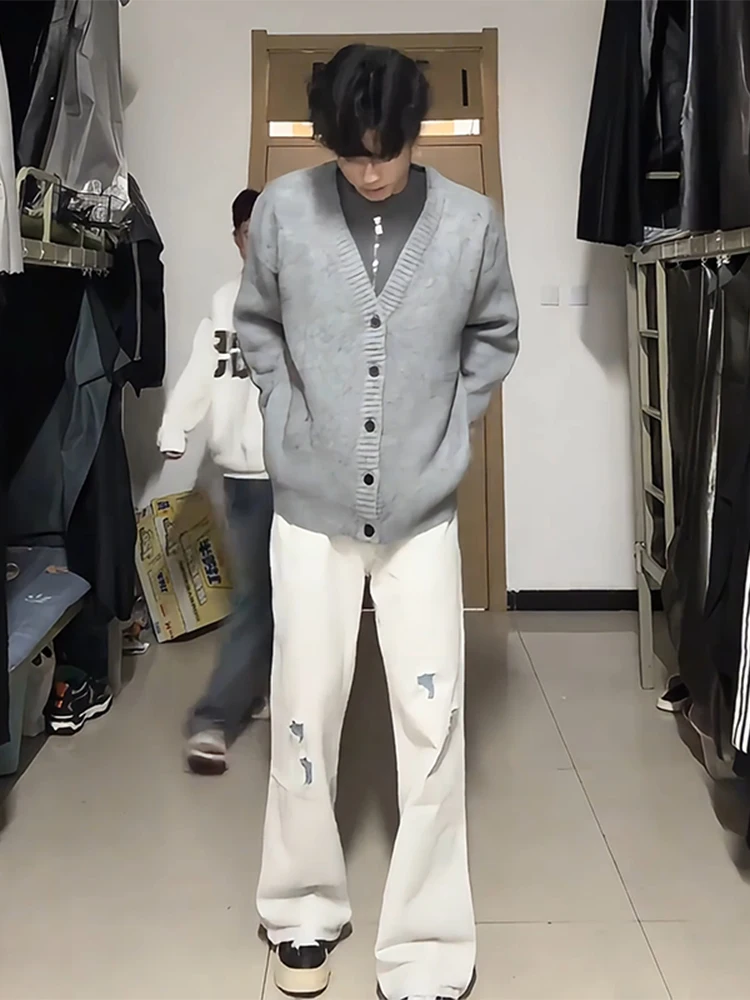 Мужской кардиган с V-образным вырезом в американском ретро-стиле, корейский вязаный свитер свободного кроя для весны и осени
Мужской кардиган с V-образным вырезом в американском ретро-стиле, корейский вязаный свитер свободного кроя для весны и осени