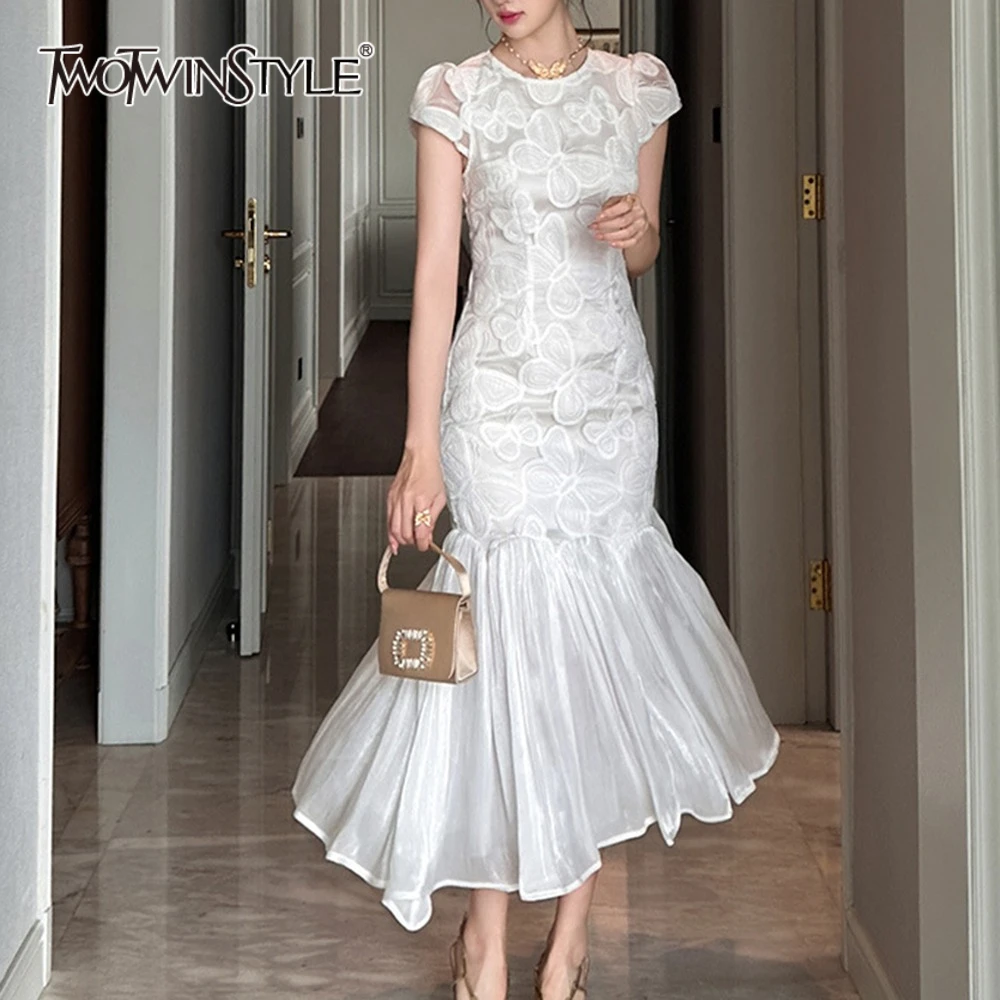 TWOTWINSTYLE White Slimming Spliced Lace Elegant Dress for Women Round Neck Short Sleeves Patchwork Folds Dress Female Fashion
TWOTWINSTYLE White Slimming Spliced Lace Elegant Dress for Women Round Neck Short Sleeves Patchwork Folds Dress Female Fashion