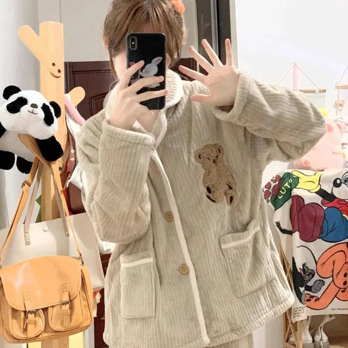 plus Size Sleepwear Thickened Fluffy Coral Fleece Pajamas Set with Stand Collar for Heavy Women Winter Home Clothes Ensemble
plus Size Sleepwear Thickened Fluffy Coral Fleece Pajamas Set with Stand Collar for Heavy Women Winter Home Clothes Ensemble