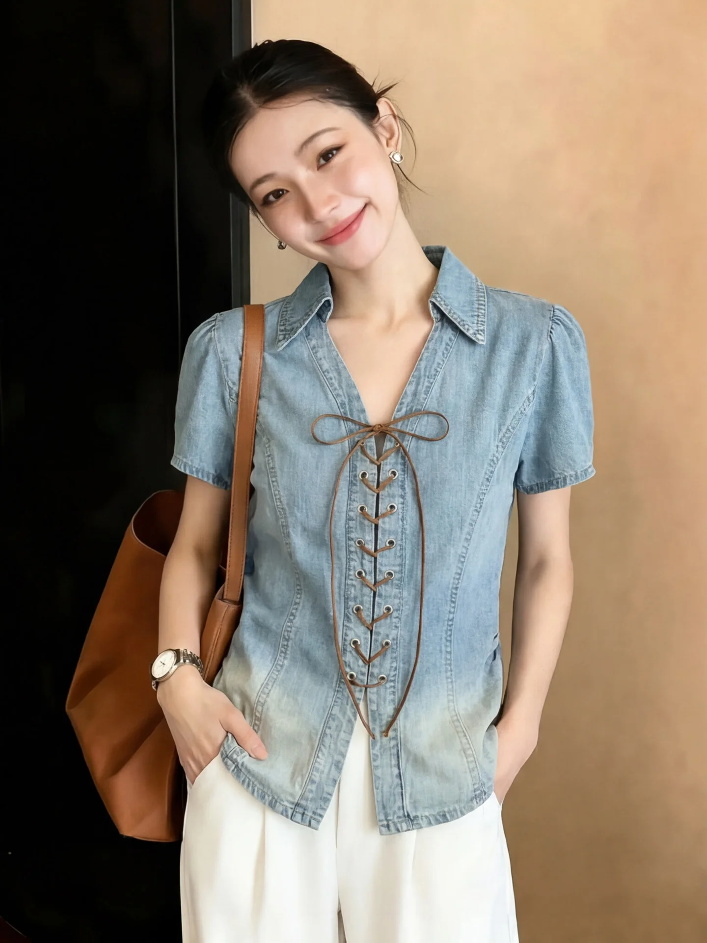 Retro American Tie-Dye Short-Sleeve Denim Shirt Women's Summer Slimming V-Neck Waist-Cinching Design Sensation Bell-Bottom Shirt
Retro American Tie-Dye Short-Sleeve Denim Shirt Women's Summer Slimming V-Neck Waist-Cinching Design Sensation Bell-Bottom Shirt