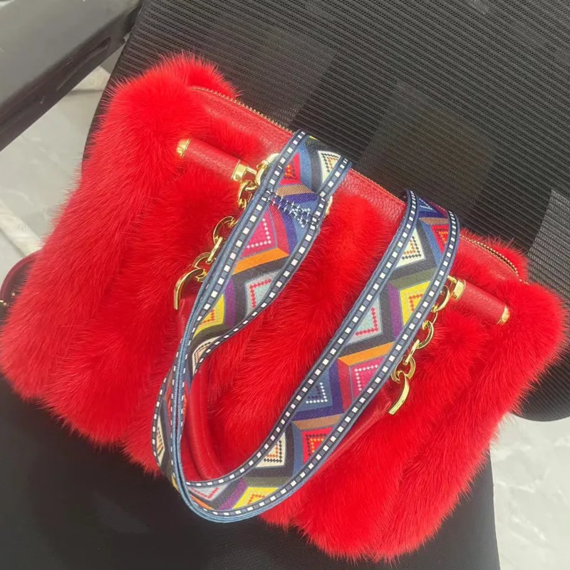 Winter Mink Fur Bag Women Single Shoulder Bag Crossbody Handbag Fashion Women's Bag Ladies Real Fur Purse Fluffy Party Handbag
Winter Mink Fur Bag Women Single Shoulder Bag Crossbody Handbag Fashion Women's Bag Ladies Real Fur Purse Fluffy Party Handbag