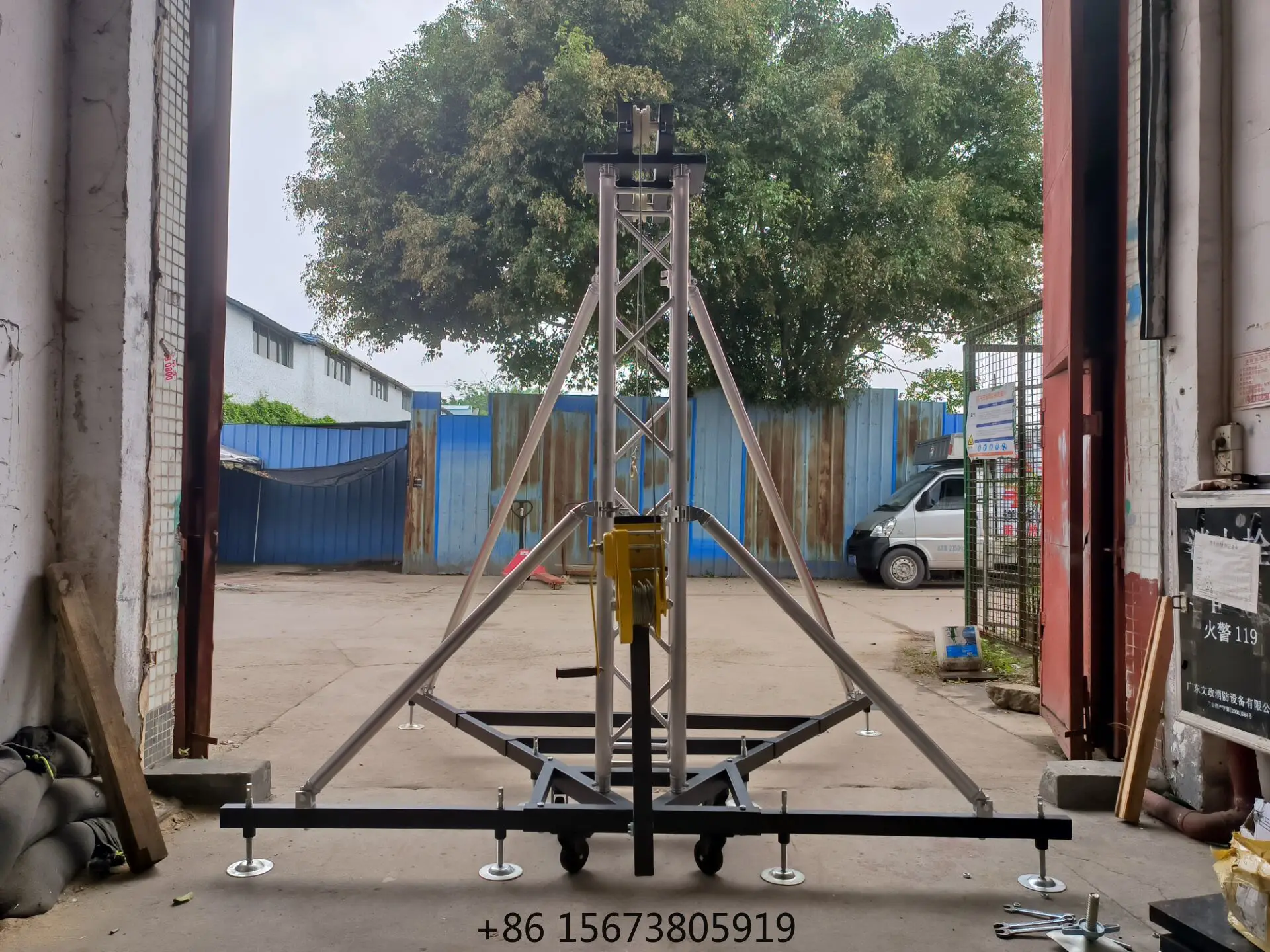 Уличная алюминиевая мачта-лифт для линейных акустических систем (Truss Tower Lifter)
Уличная алюминиевая мачта-лифт для линейных акустических систем (Truss Tower Lifter)