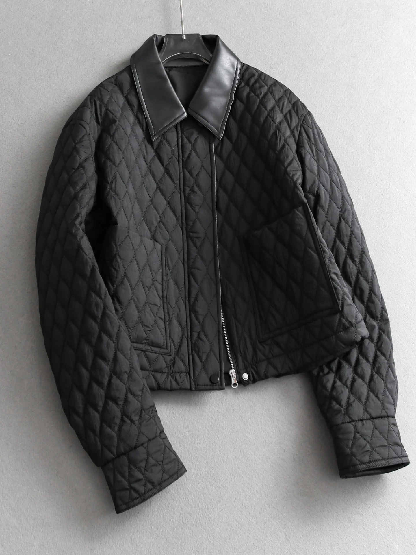 Black Quilted Patchwork Leather Trim Lightweight Long Sleeve Collared Cotton Jacket Thin Winter New Arrival Women's Coat
Black Quilted Patchwork Leather Trim Lightweight Long Sleeve Collared Cotton Jacket Thin Winter New Arrival Women's Coat
