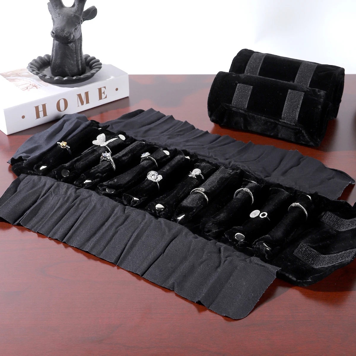 Velvet Ring Storage Roll – Multiple Slots, Soft Scratch-Resistant Fabric, Velcro Closure, Jewelry Organizer & Display Pouch
Velvet Ring Storage Roll – Multiple Slots, Soft Scratch-Resistant Fabric, Velcro Closure, Jewelry Organizer & Display Pouch