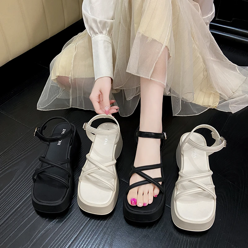 Woman Buckle Latch Design Thick-soled Shoes Trend Casual Sandals Non-slip Outdoor Sandals Unique Fashion Women Sandals 65
Woman Buckle Latch Design Thick-soled Shoes Trend Casual Sandals Non-slip Outdoor Sandals Unique Fashion Women Sandals 65
